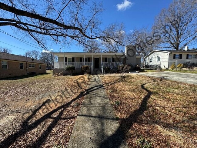 Building Photo - Fully updated 3 bedroom, 2.5 bath home in Monroe!