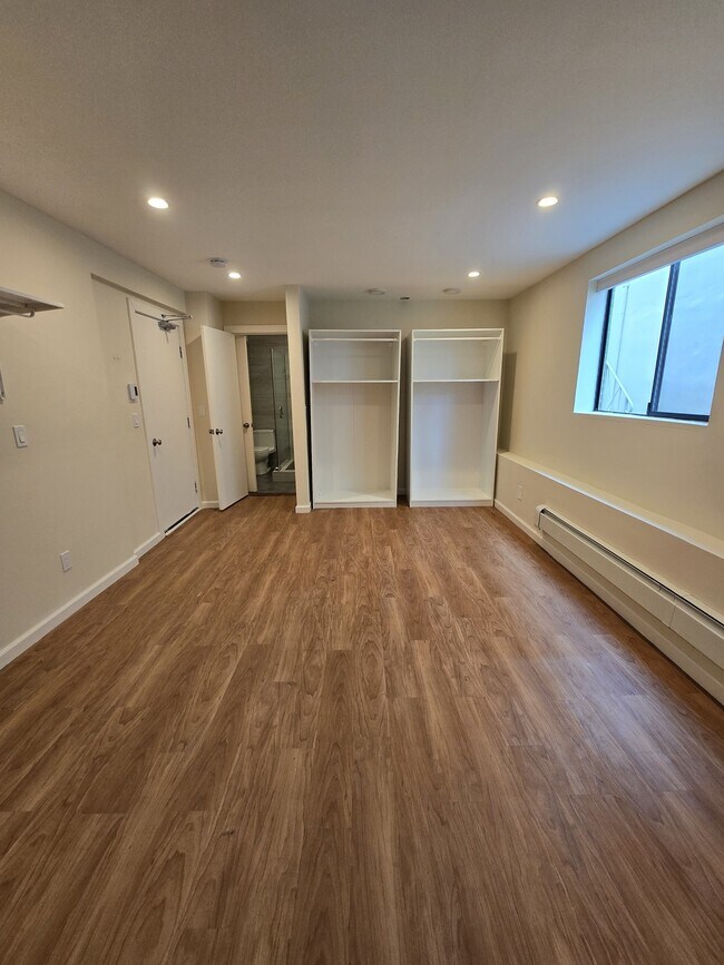Building Photo - 445 Dellbrook Ave