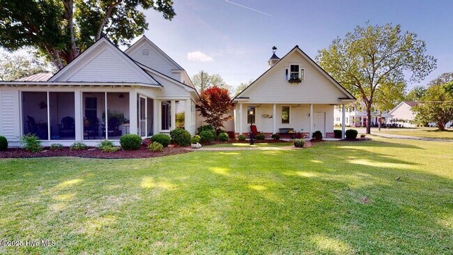 Building Photo - The Heart of Downtown