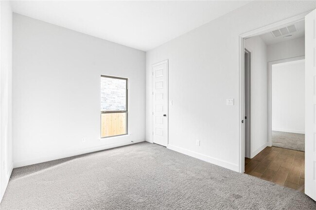 Building Photo - 639 Bay Breeze Dr