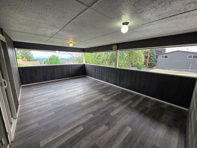 Building Photo - Beautiful Home in 5 Mile