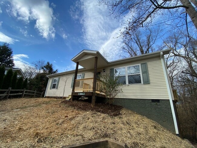 Building Photo - West Asheville - Recently Renovated 3-Bedroom home with large yard