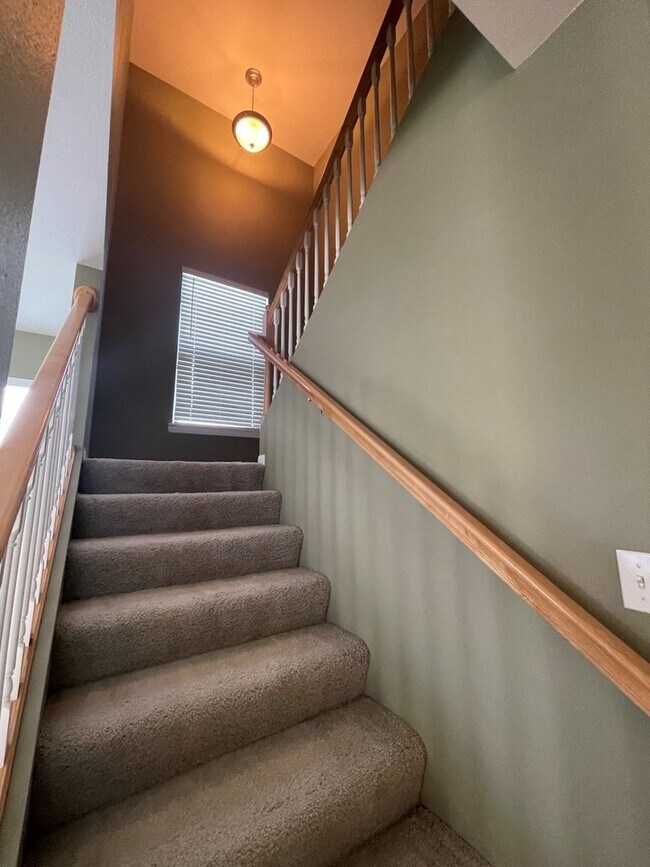 Building Photo - Home For Rent Papillion