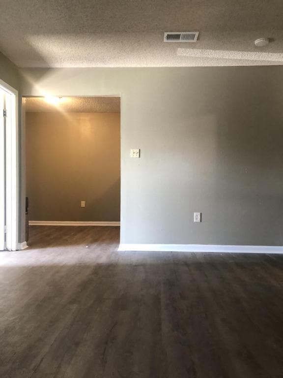 Building Photo - 2025 Sherwood Meadow Dr