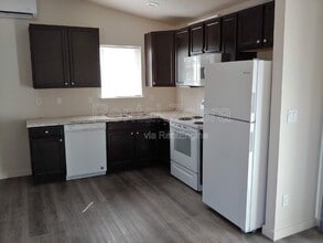 Building Photo - 374 SE Garner St