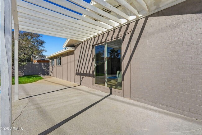 Building Photo - 8725 E Coronado Rd