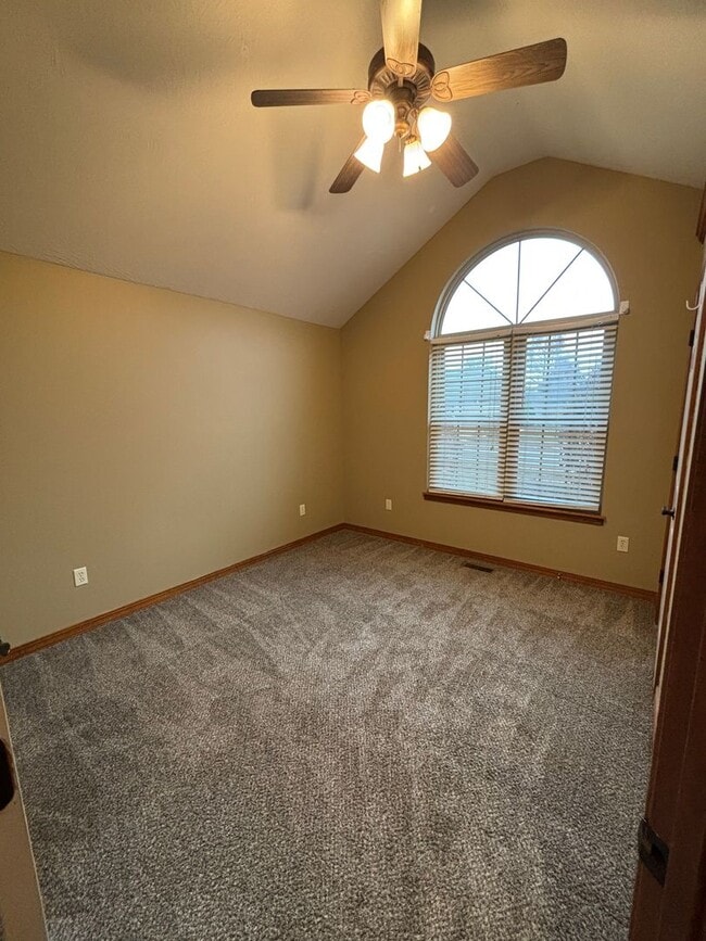 Building Photo - 4 Bed 2 Bath Home in Nixa!!