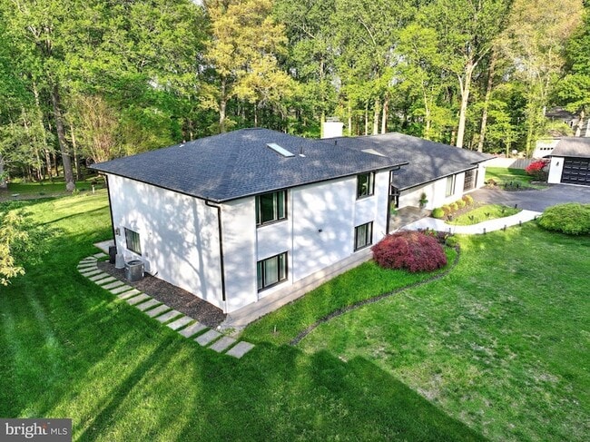 Building Photo - 317 Springvale Rd