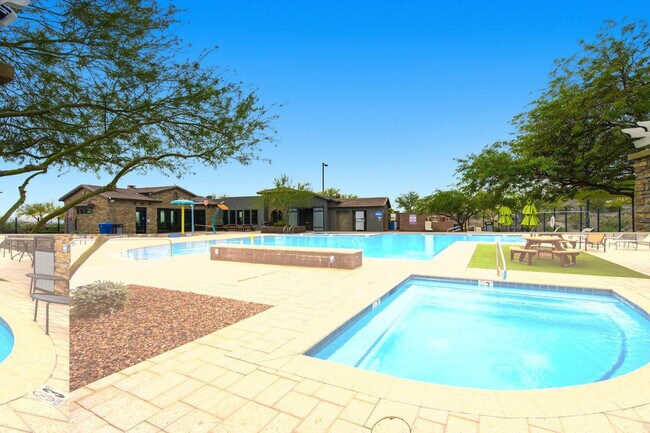 Building Photo - 21359 W Alvarado Rd