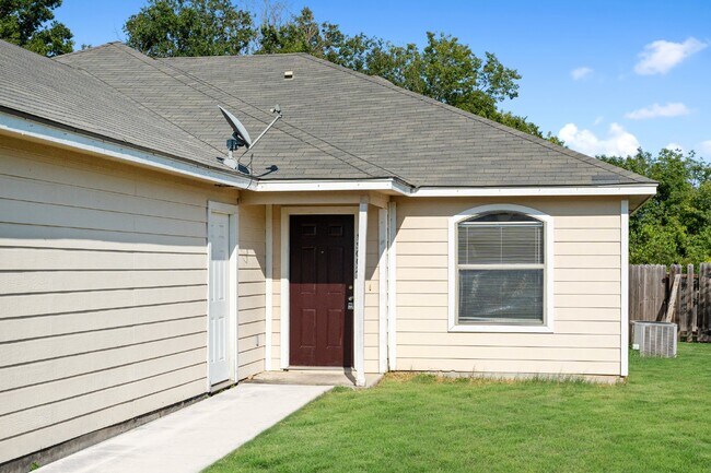 Primary Photo - 13002 O'Connor Cove