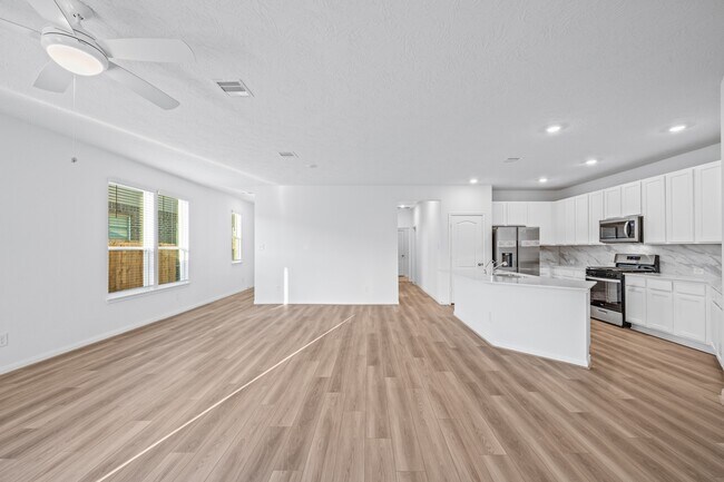 Building Photo - 15719 Autumn Chicory Dr