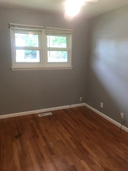 Bedroom 1 - 3251 Bayvue Blvd