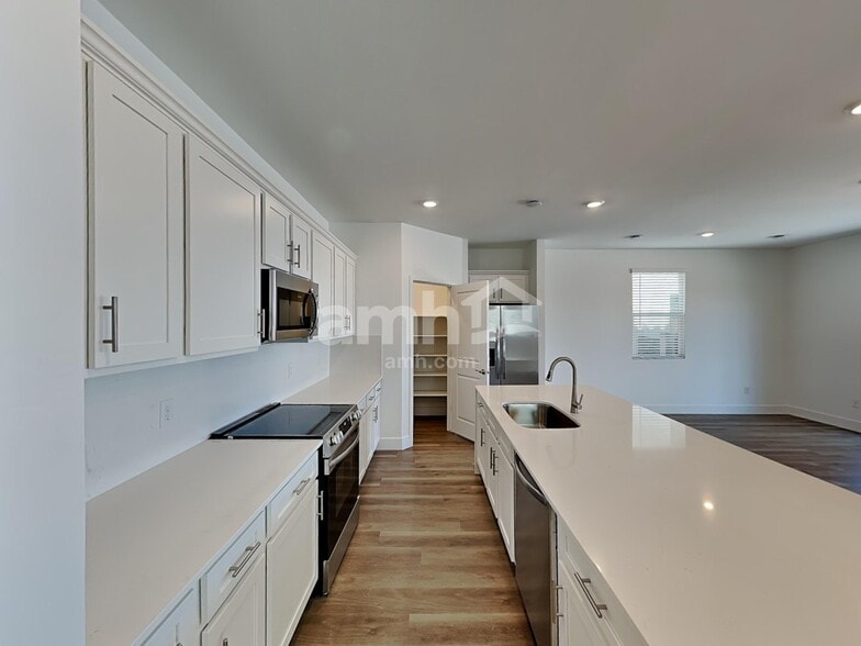 Building Photo - 9635 Harkes Dr