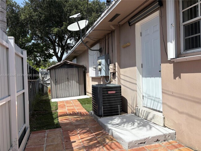 Building Photo - 6777 SW 21st St