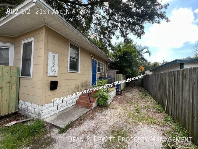 Building Photo - 902 1/2  21st Ave N-