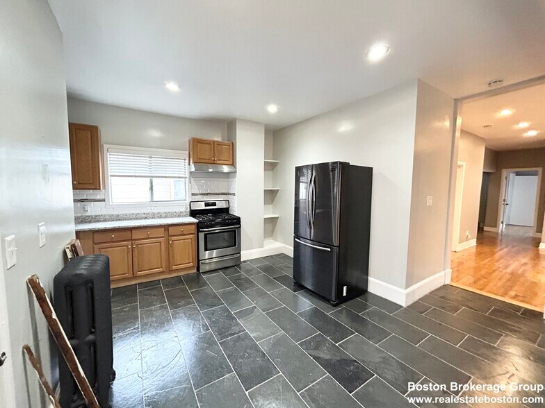 Primary Photo - 14 Batchelder St
