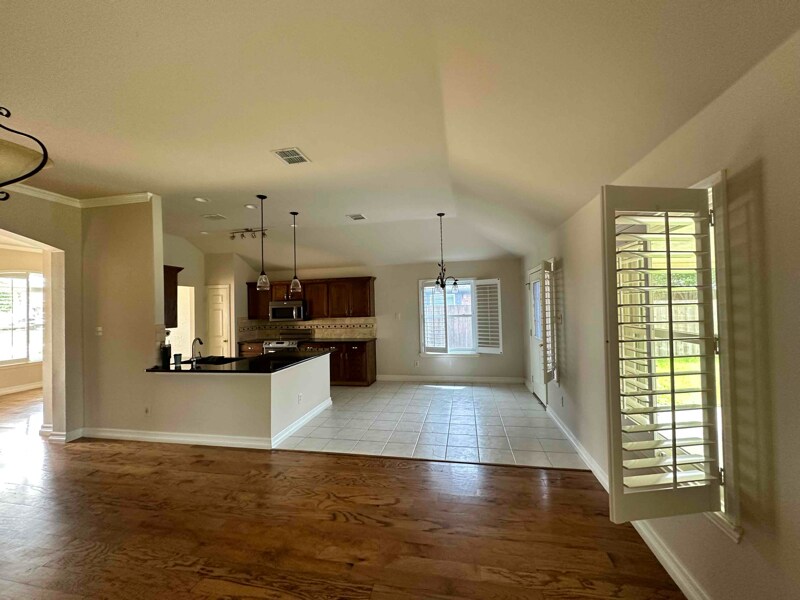 Building Photo - 1630 Cedar Elm Dr