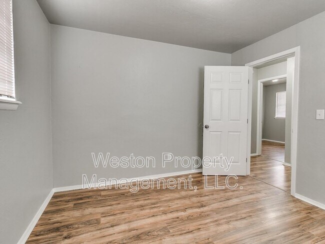 Building Photo - 1605 Cynthia Dr