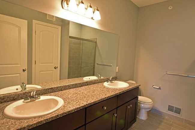 Building Photo - 3-Bedroom, 2-Baths, 1350 SF condo-style apartment, Upper Unit in Shelby Township.