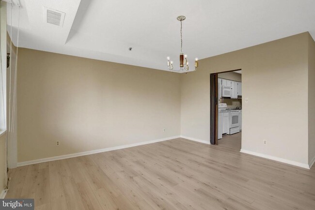 Building Photo - 3713 S George Mason Dr