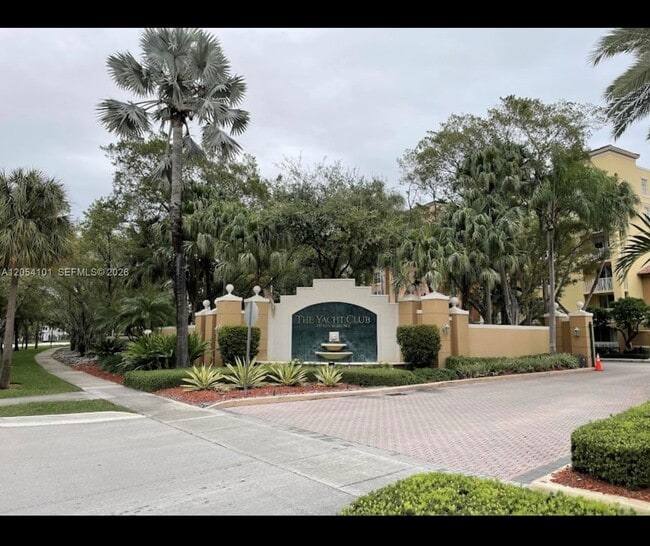 Building Photo - 19901 E Country Club Dr