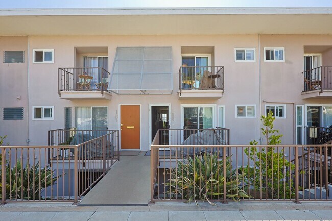 Building Photo - Spectacular 2 Bd/2Ba Glorietta Bay Condo.