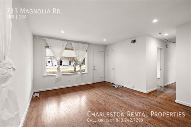 Building Photo - 713 Magnolia Rd