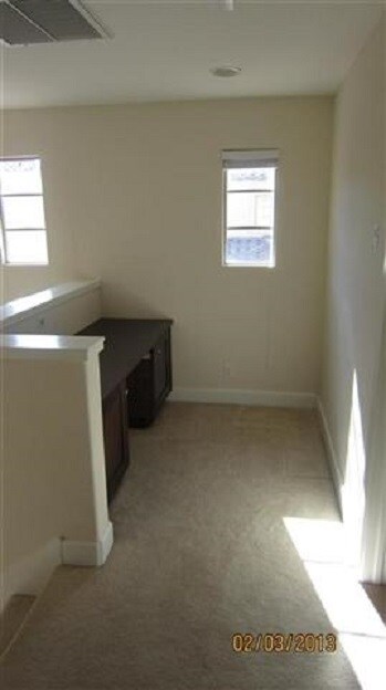 Building Photo - 1416 Dahlia Loop