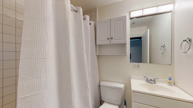 Building Photo - 19 Stanhope St