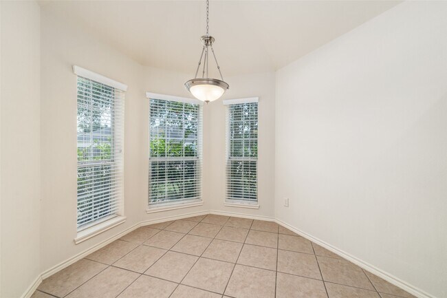 Building Photo - 3 Garden Grove Dr