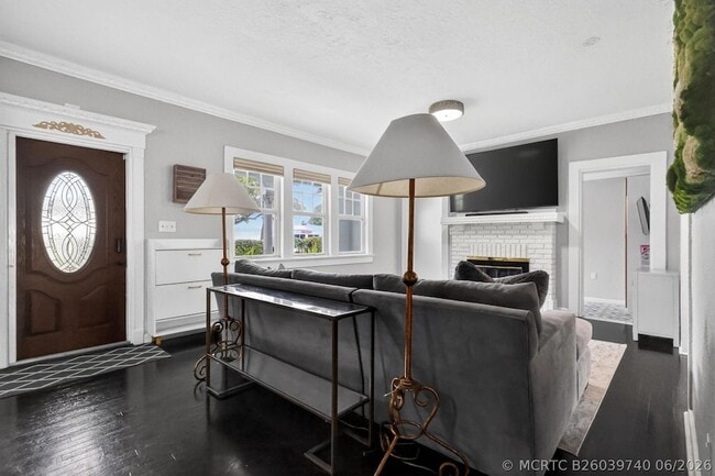 Building Photo - 412 El Prado