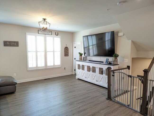 Building Photo - Gorgeous Newer Construction Home (2022) in...