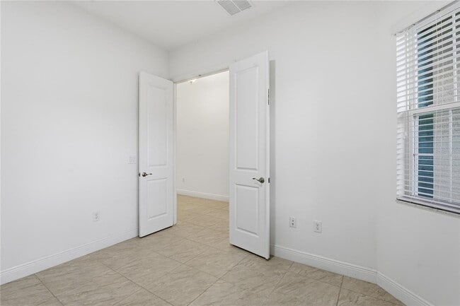 Building Photo - 30588 Chesapeake Bay Dr