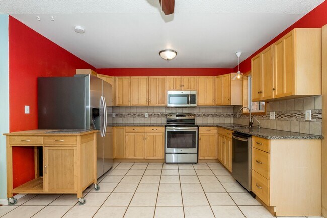 Building Photo - 3512 Post Rd