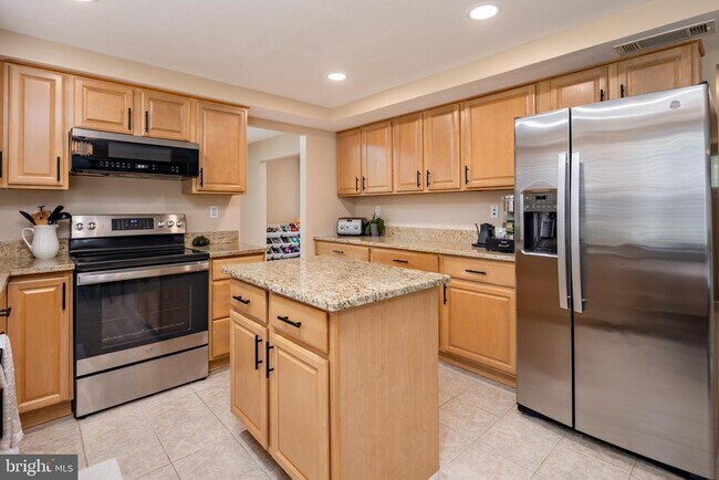 Building Photo - 15005 Narrows Ln