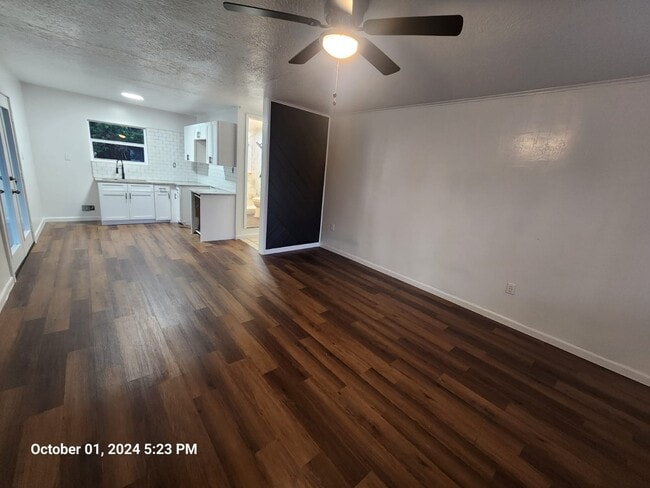 Building Photo - 615 Clearlake Rd