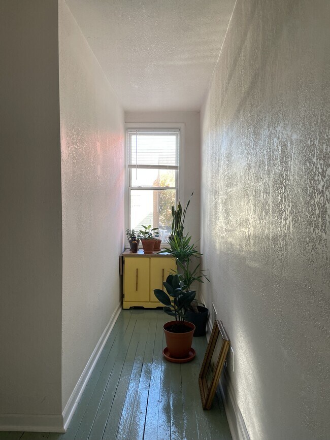 Building Photo - 23 Hays St