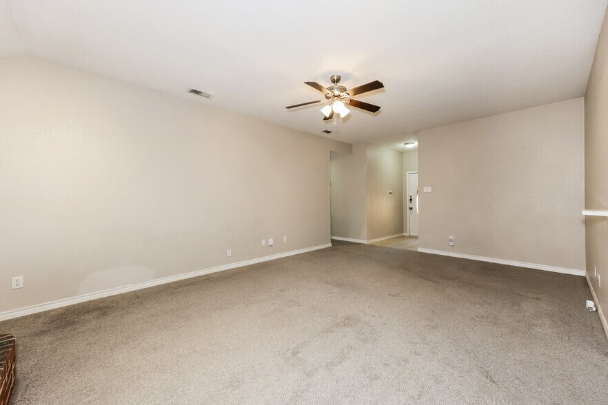 Building Photo - 1232 Clay Ln