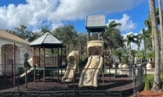 Building Photo - 2203 Myrtlewood Cir E