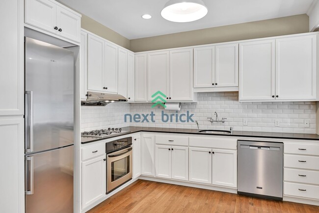 Building Photo - 1 BED & 1 BATH CONDO FOR RENT