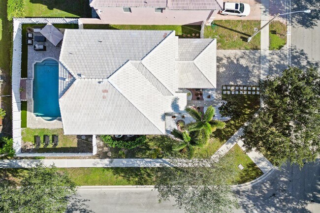 Building Photo - 7663 Great Oak Dr