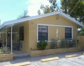 Building Photo - 700 NE 1st Ct