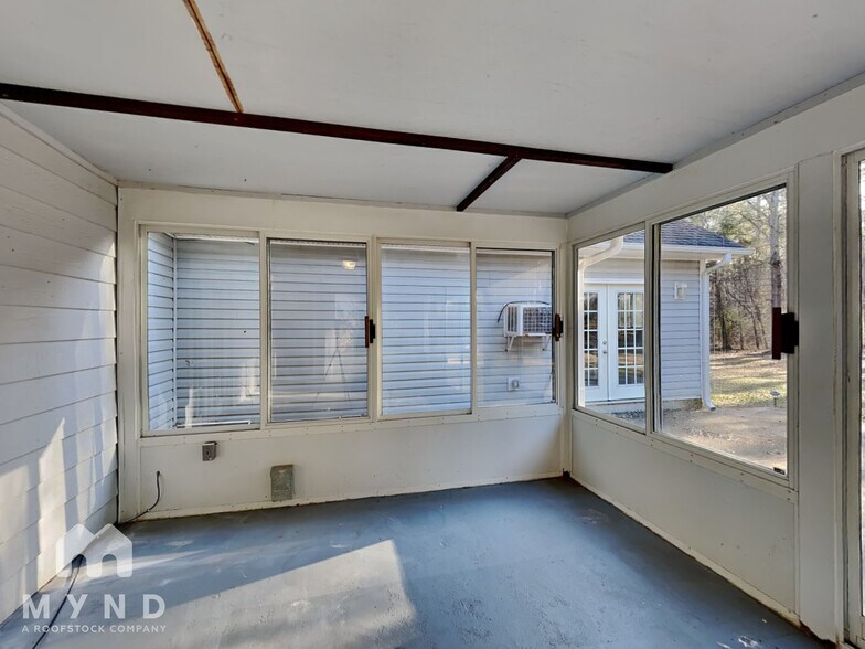Building Photo - 141 McElroy Rd
