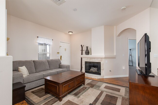 Building Photo - Fully furnished luxury 3br townhome with garage in gated Summerlin community