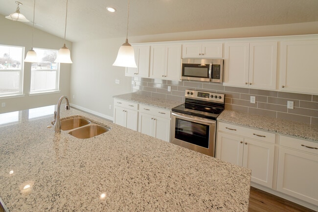 Building Photo - 2814 N Cherry Grove Way