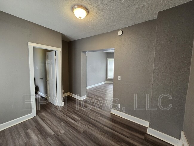 Building Photo - 514 Logan Ave
