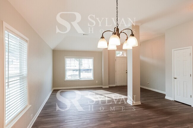 Building Photo - Enjoy living the good life in this 3 bedroom, 2 bathroom home