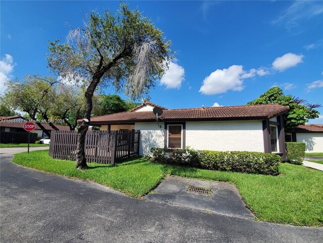 Building Photo - 14965 SW 49th Ln
