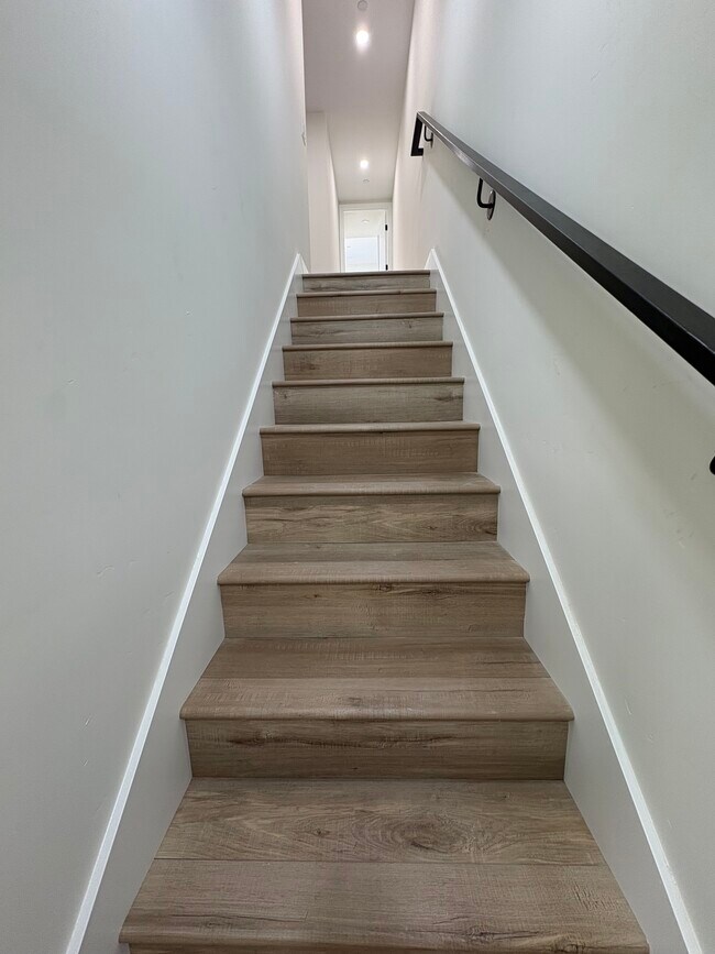 Building Photo - 260 Donax Ave