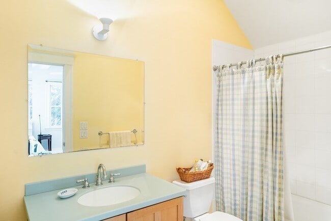 Building Photo - 381 Huron Ave